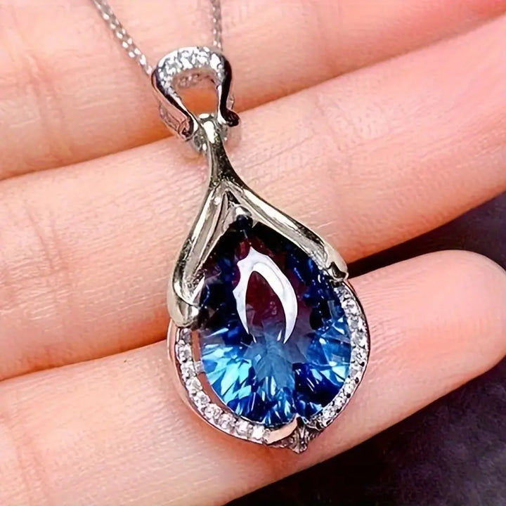 Statement Necklace in White Gold - Elegant Modern Jewelry