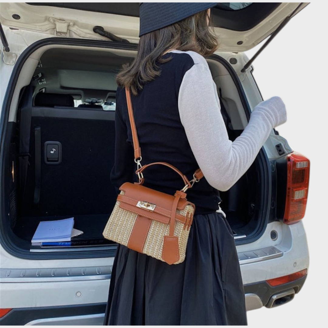 Elegant Leather Handbag for Women - Timeless Structured Purse
