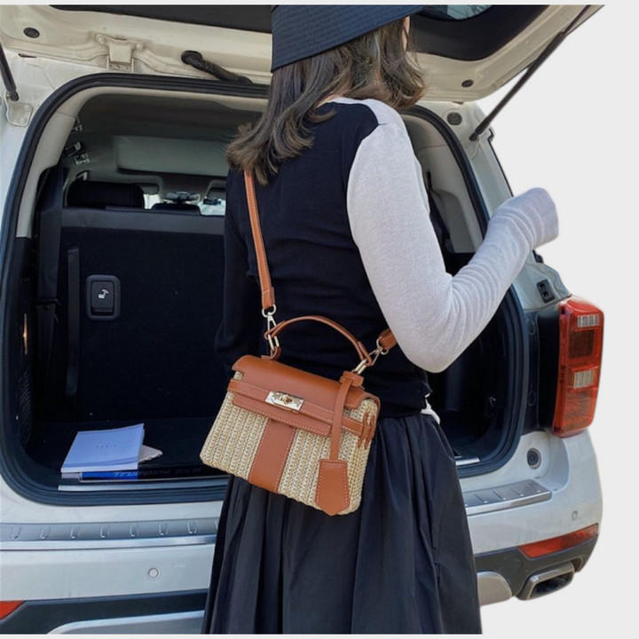 Elegant Leather Handbag for Women - Timeless Structured Purse