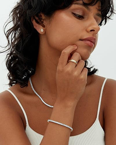 Tennis Bracelet in White Gold - Classic Elegant Everyday Jewelry
