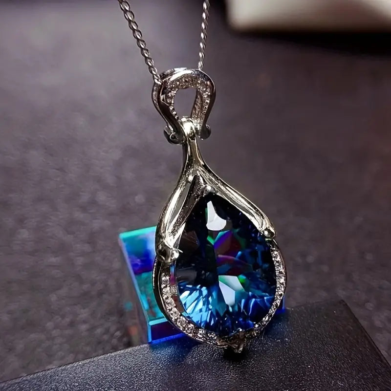 Statement Necklace in White Gold - Elegant Modern Jewelry